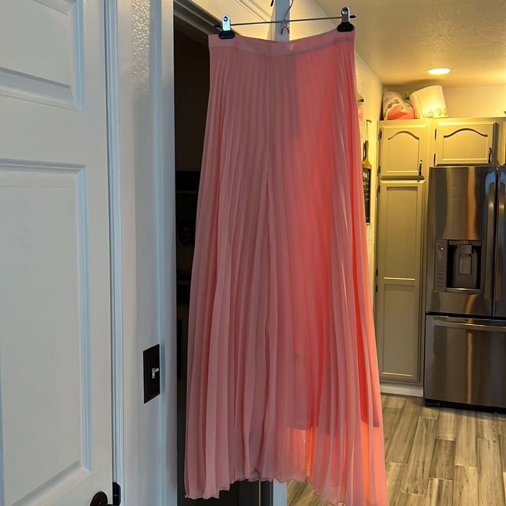 Womens flowy pleated maxi skirt